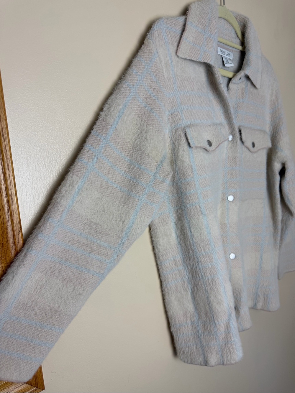 Rachel Zoe Fuzzy Plaid Shacket Jacket 1X Beige Blue Fuzzy Snap Front - Picture 5 of 9